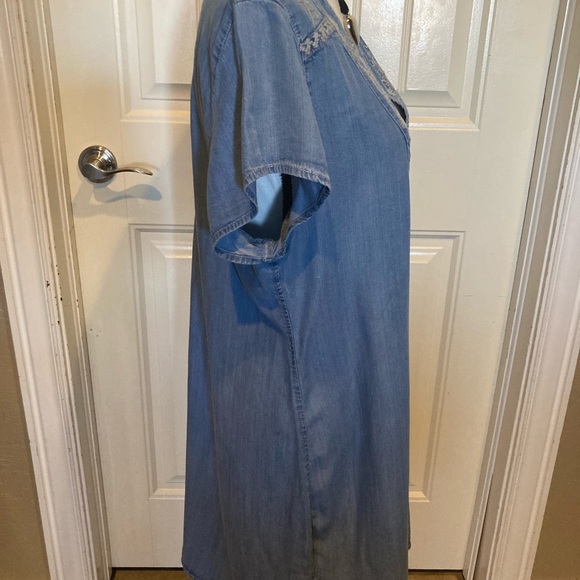 Beautiful V neckline Jean Dress from Maurices - Picture 5 of 7